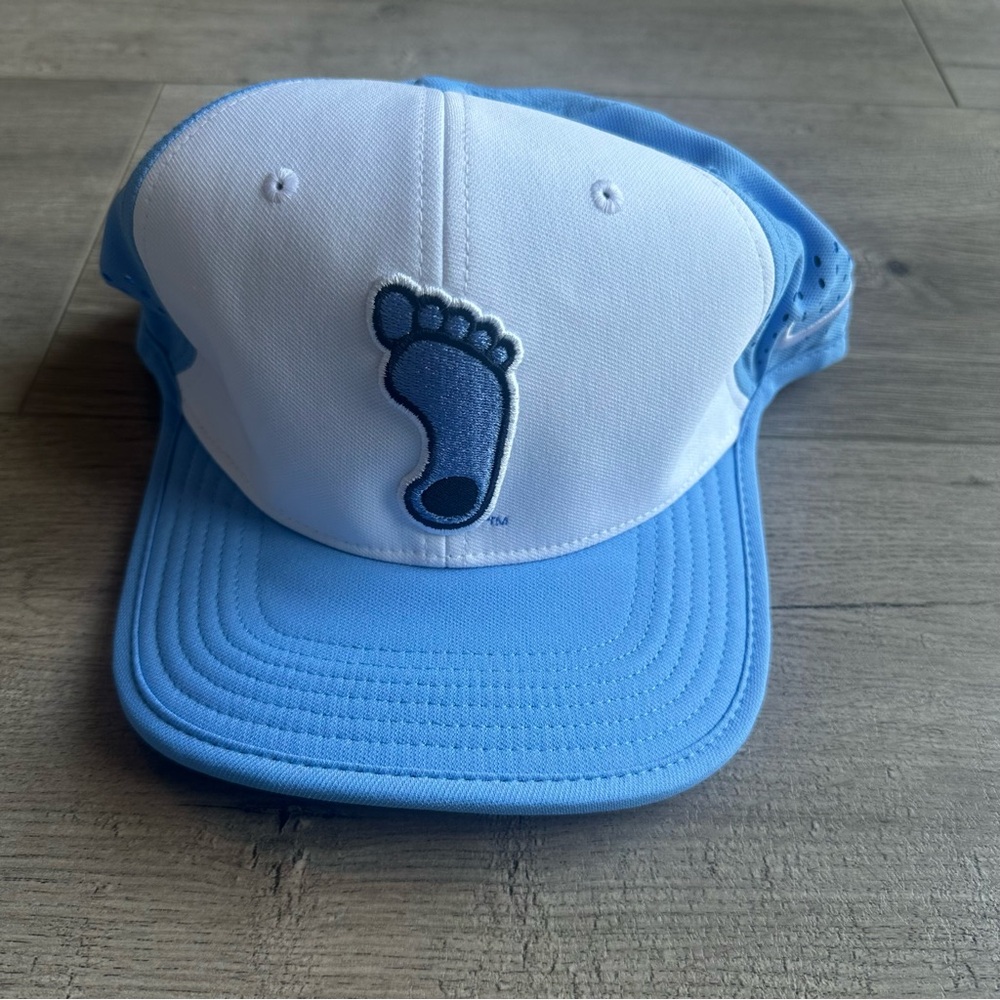 EUC Nike UNC Chapel Hill Tar Heels cheer hat